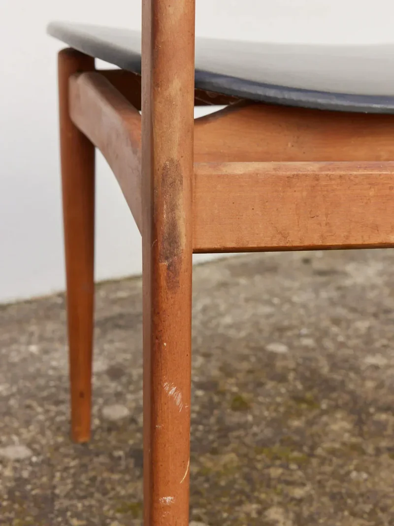 Alma, la paire de chaises en simili cuir N°1045