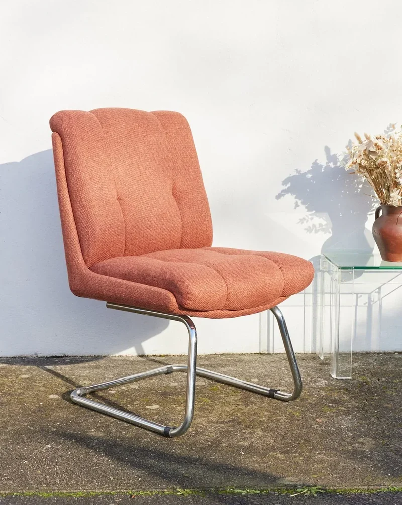 Jakob, le fauteuil en tissu N°699