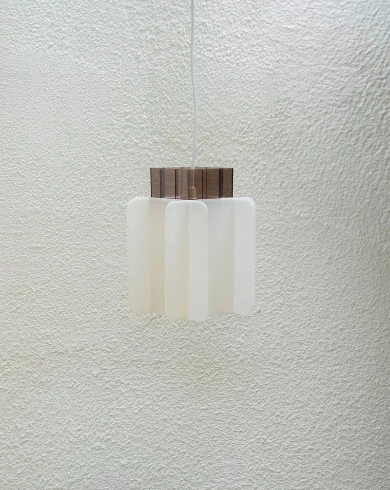 Sonia, la suspension en plexi 80's N°155