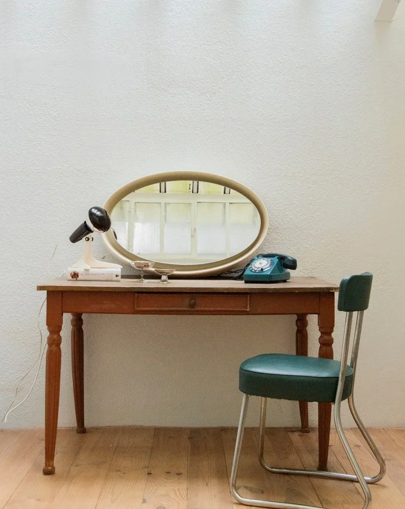 Romy, la table à manger en bois peinte N°475