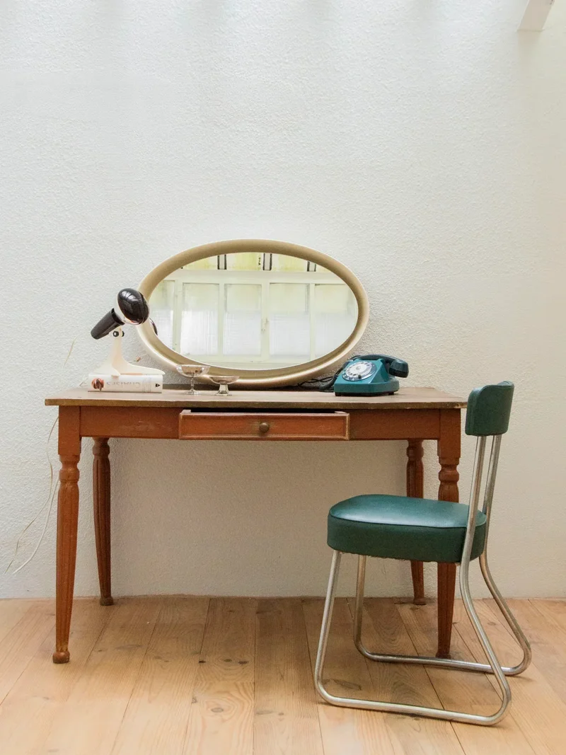 Romy, la table à manger en bois peinte N°475