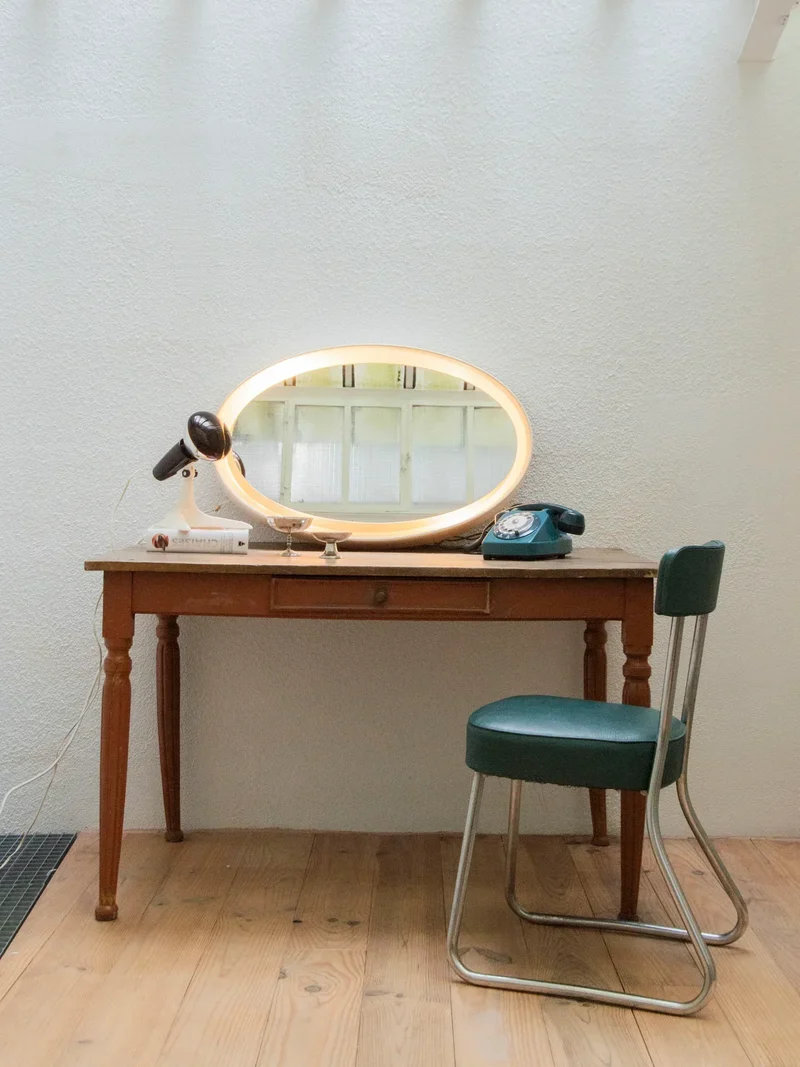 Romy, la table à manger en bois peinte N°475