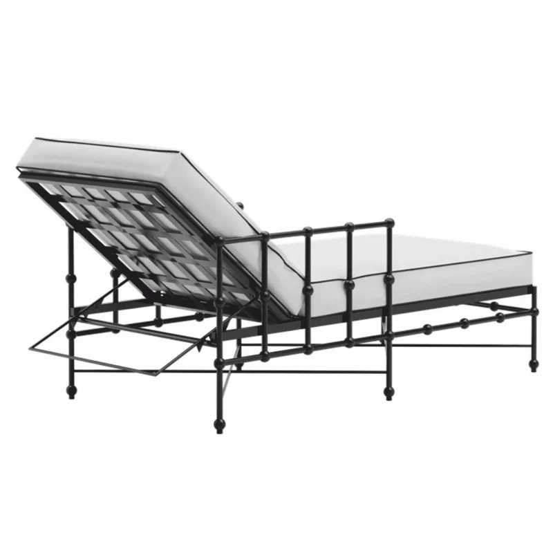 Casa Padrino Luxus Gartenliege mit Armlehnen Schwarz / Weiß 198 cm - Hotel & Garten Möbel