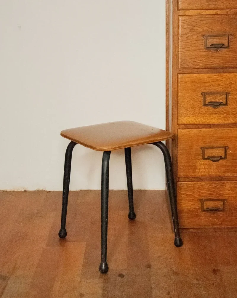 Axel, le tabouret en métal et simili N°545