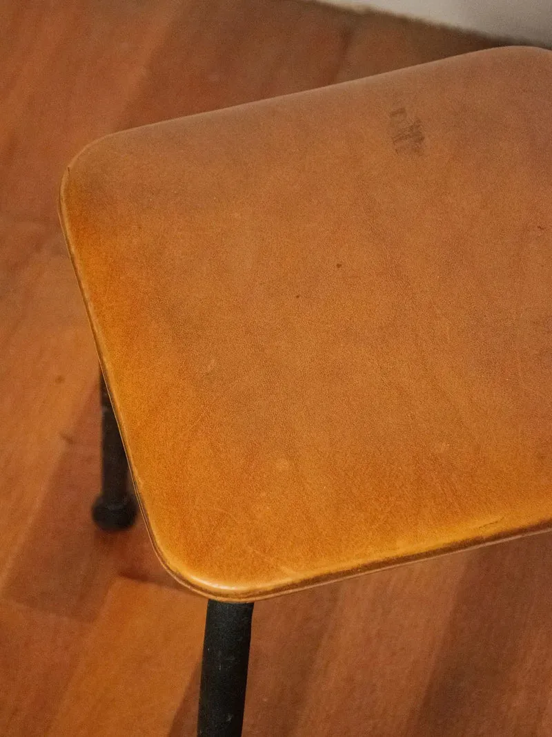 Axel, le tabouret en métal et simili N°545