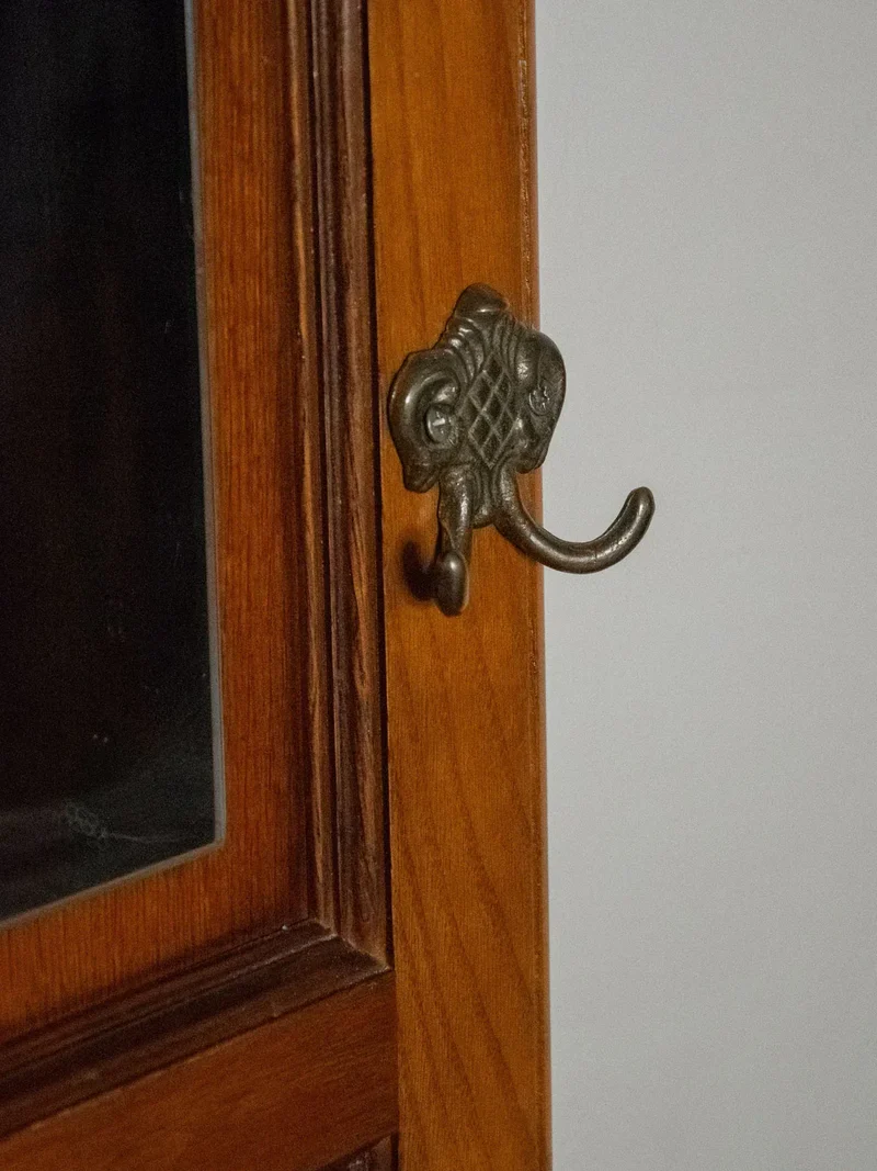 Max, le porte-manteau en bois N°203