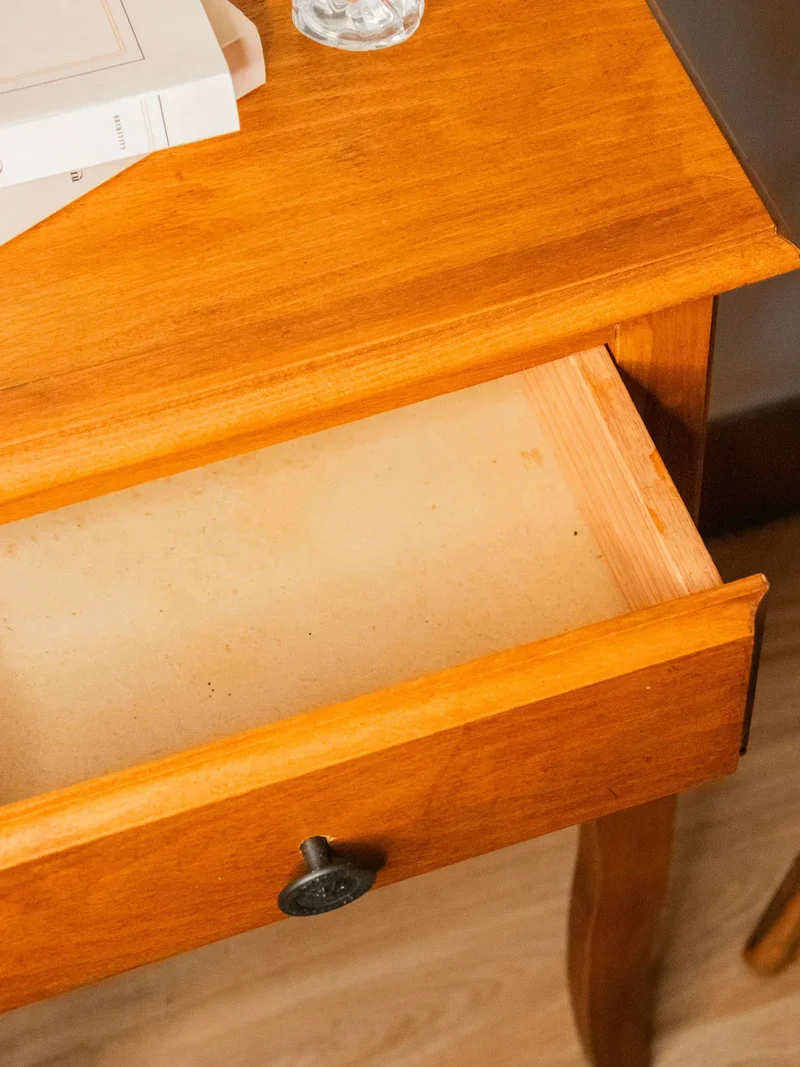 Odile, la table de chevet en bois N°579