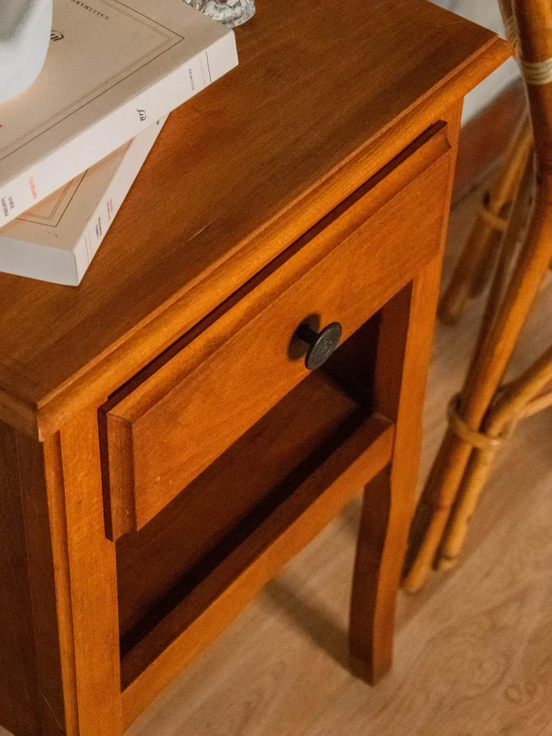 Odile, la table de chevet en bois N°579