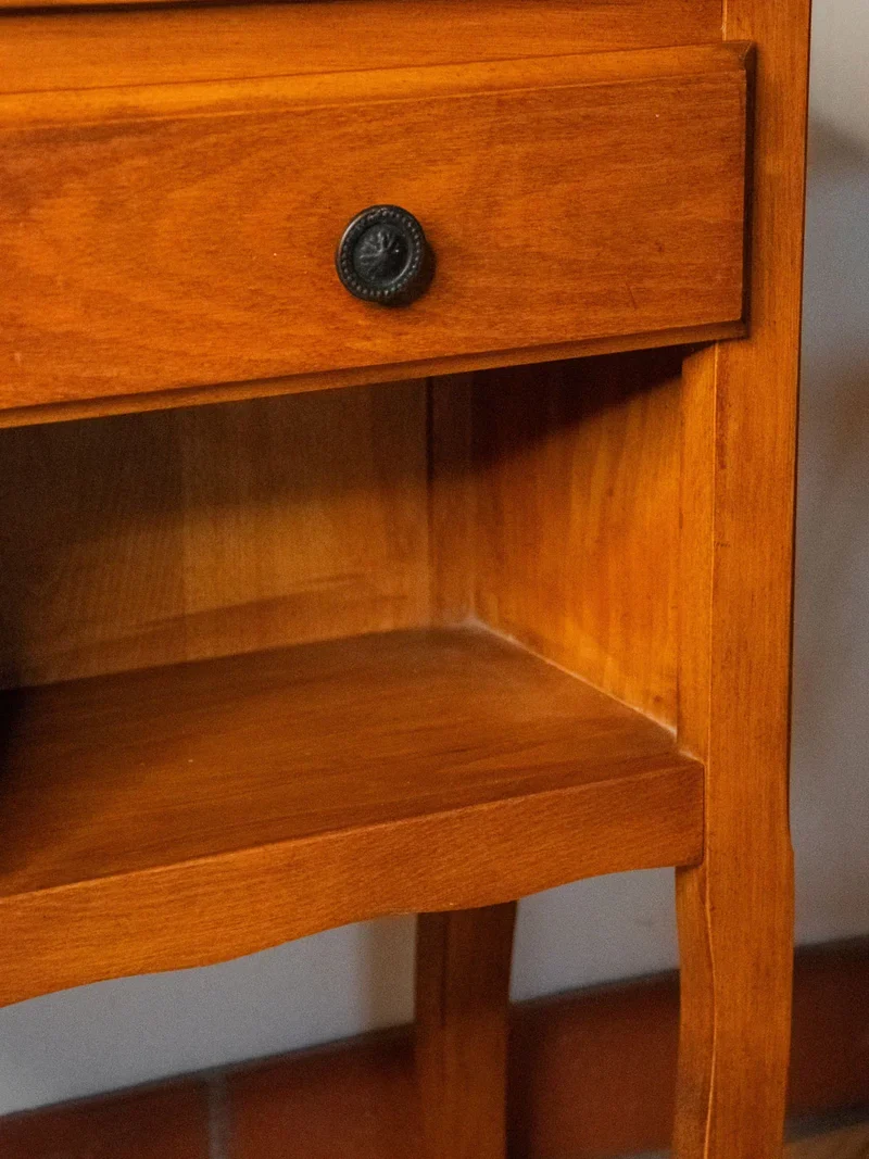 Odile, la table de chevet en bois N°579
