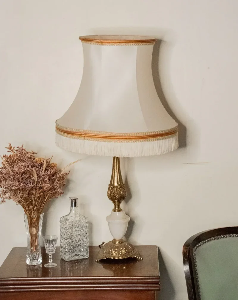 Suzanne, la lampe à poser en pierre N°425
