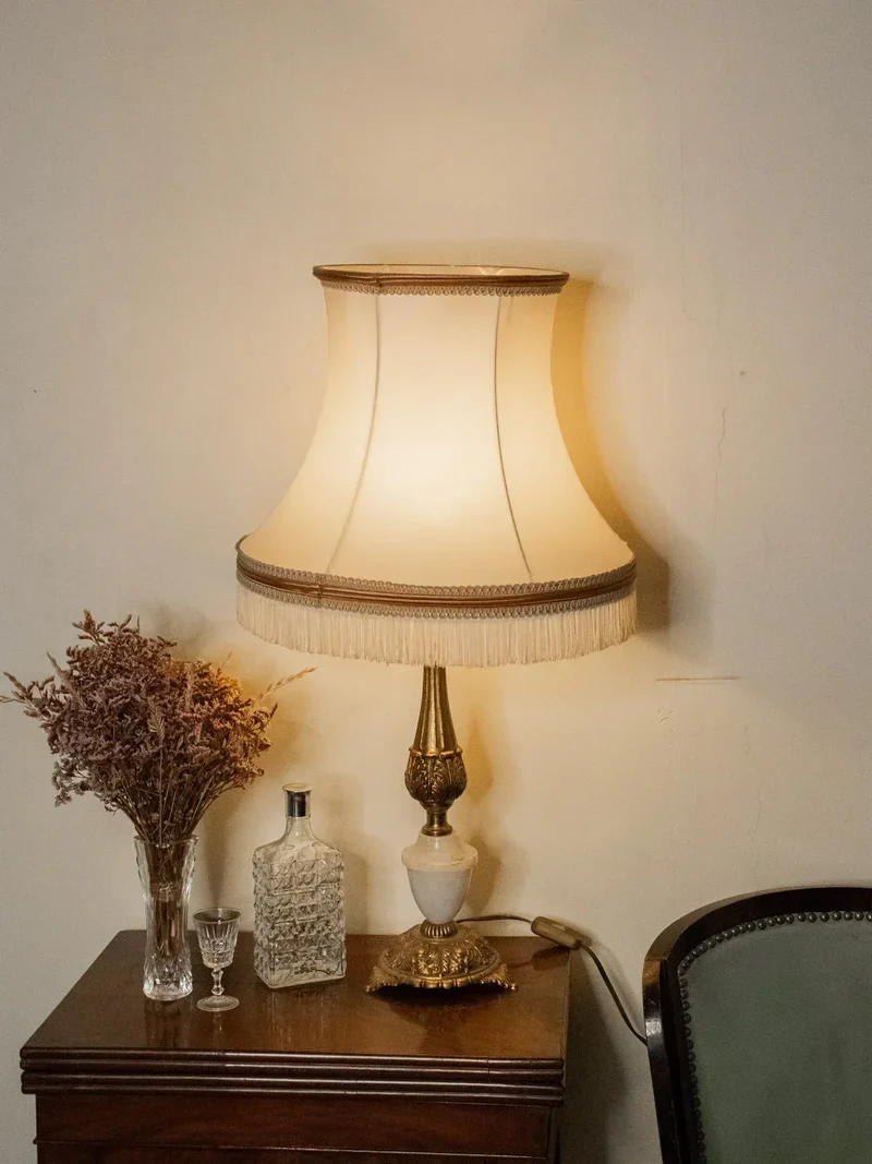 Suzanne, la lampe à poser en pierre N°425
