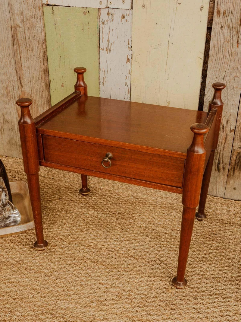 Odile, la table de chevet en bois N°589