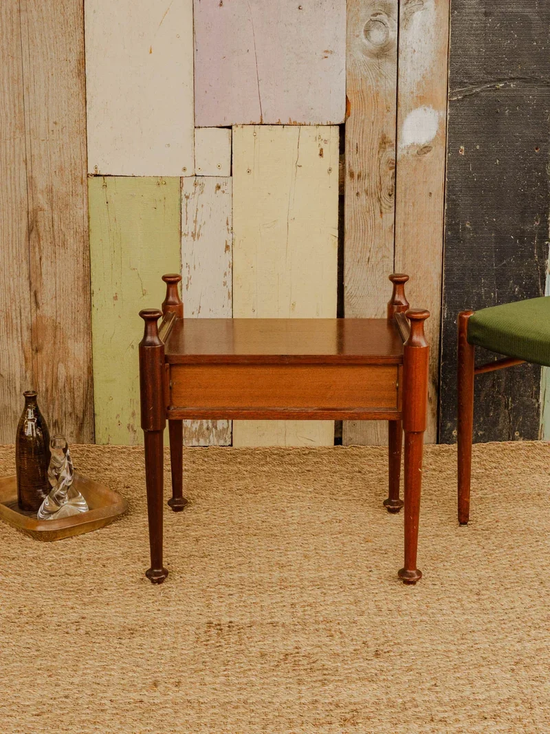 Odile, la table de chevet en bois N°589