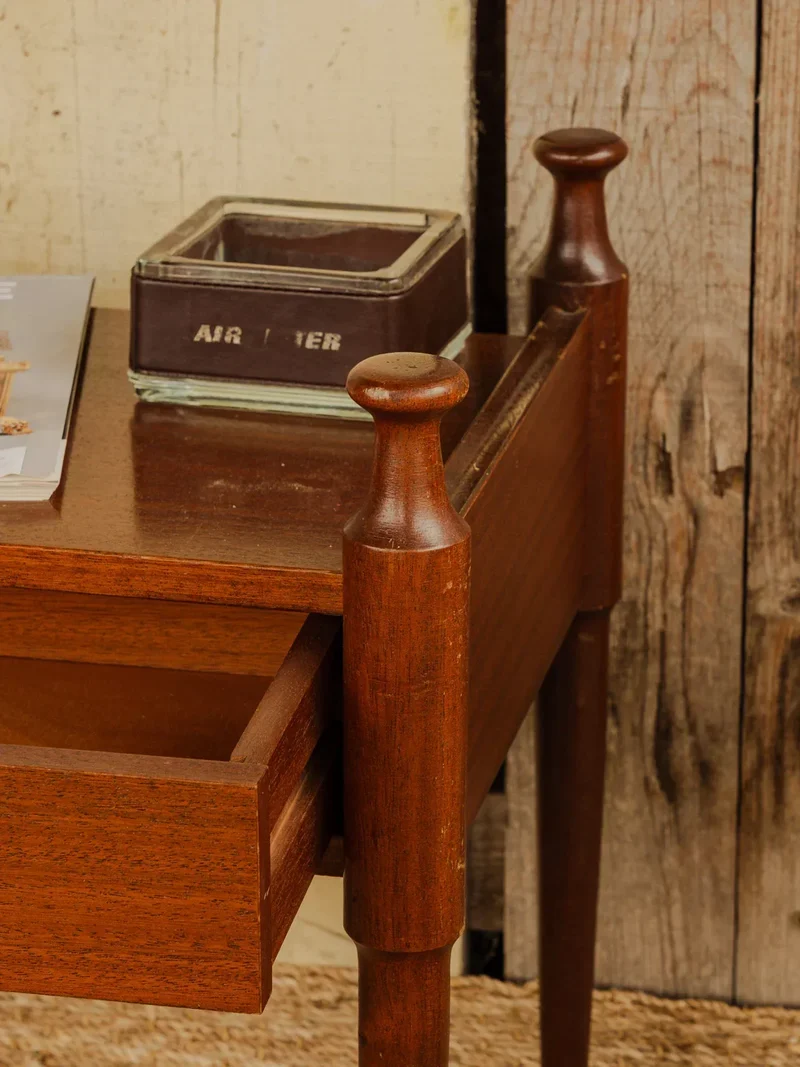 Odile, la table de chevet en bois N°589