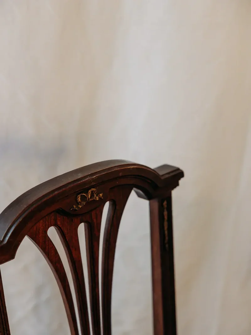 Claude, la chaise cannée en bois N°810