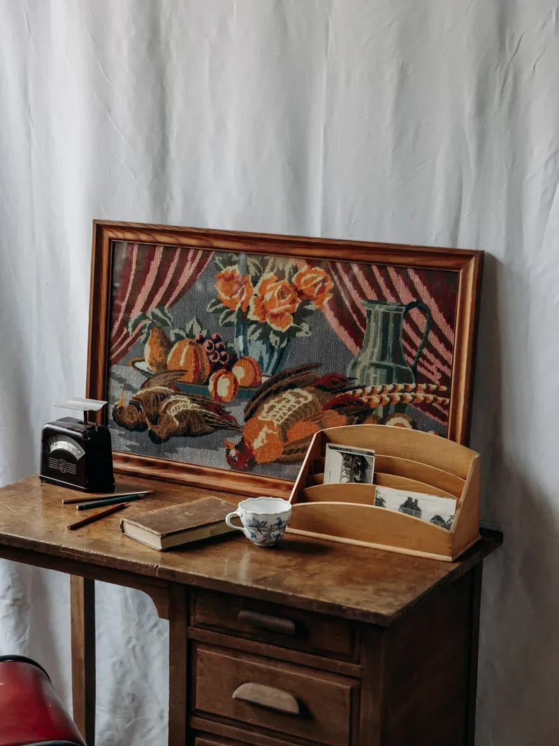 Edouard, le bureau en bois foncé N°457