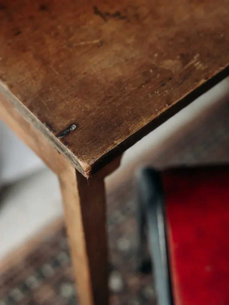 Edouard, le bureau en bois foncé N°457