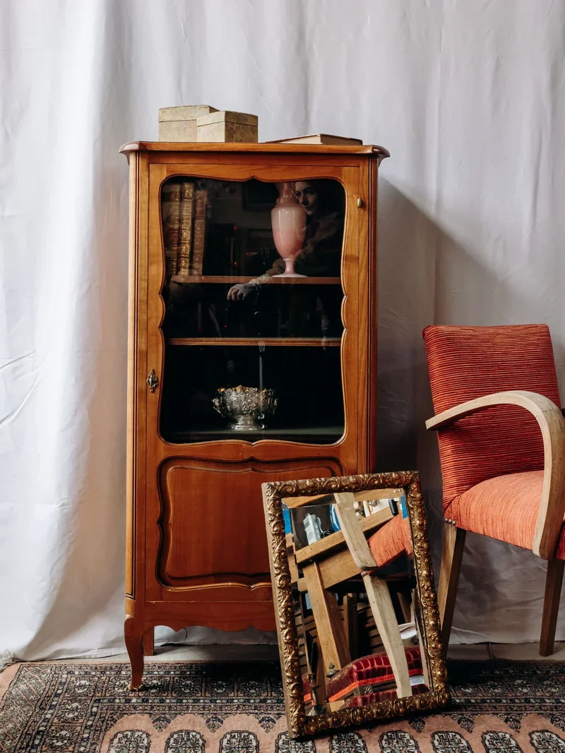 Maximilien, la vitrine en bois clair N°41