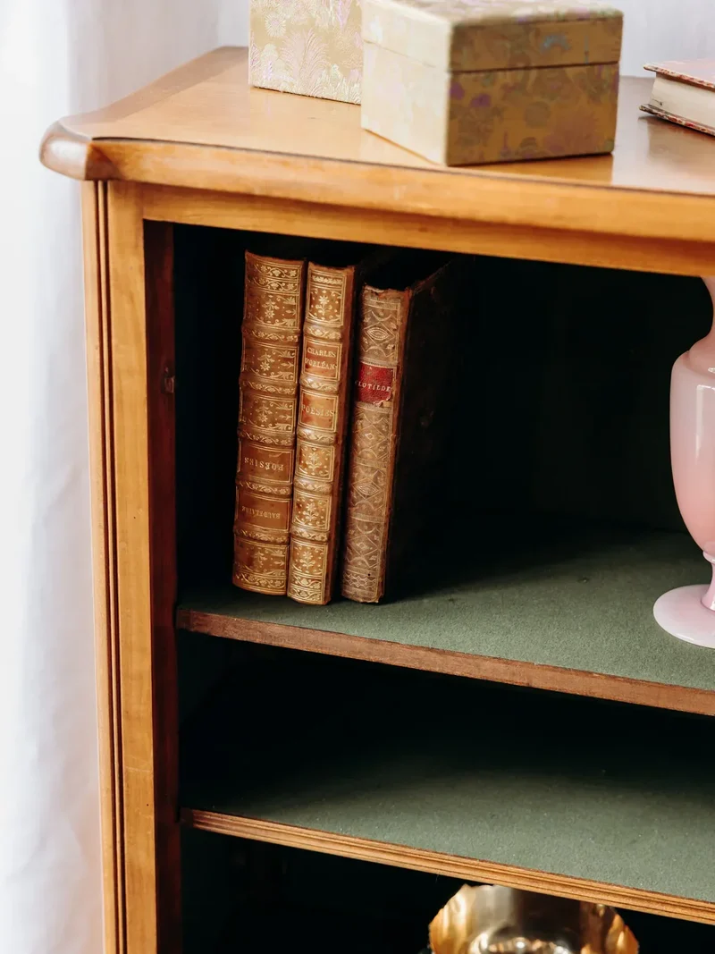 Maximilien, la vitrine en bois clair N°41