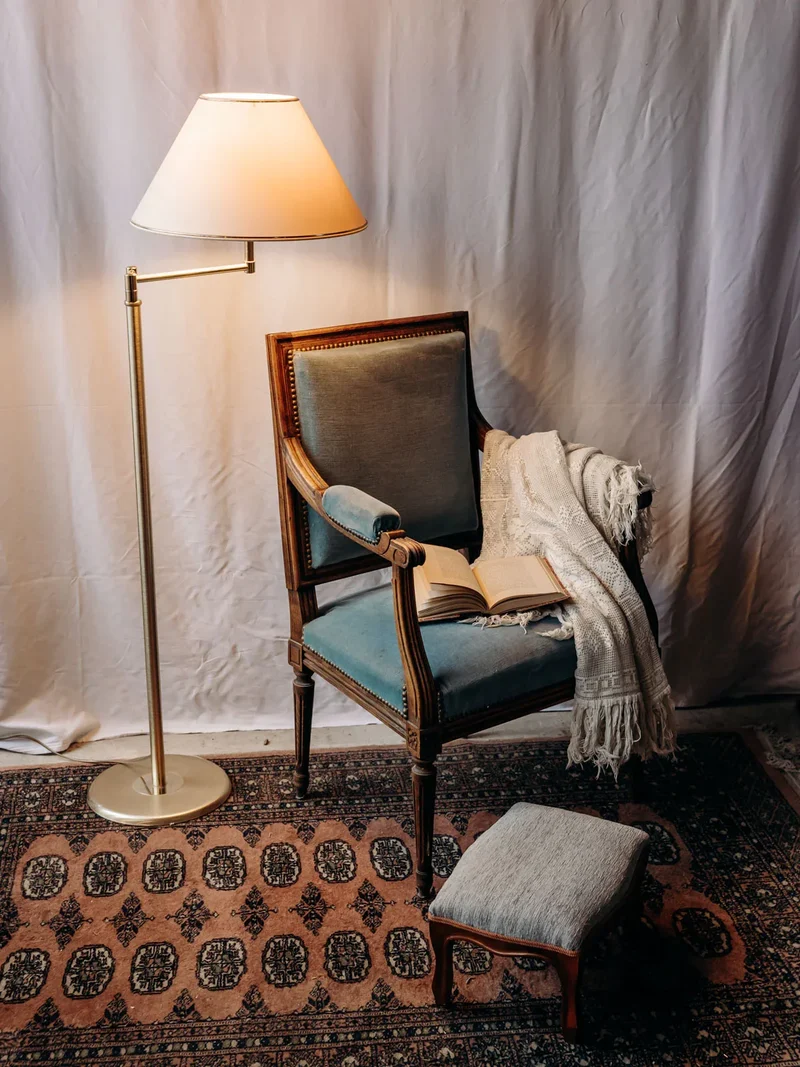 Regis, le repose-pied en bois et tissu N°717
