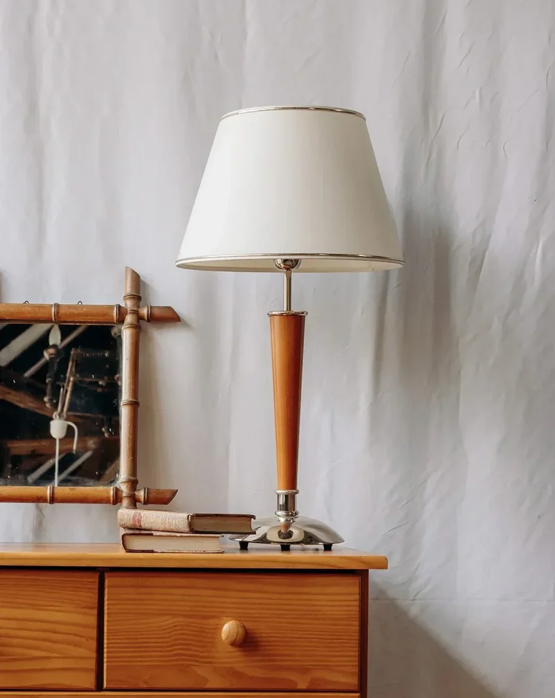 Julia, la grande lampe à poser en bois N°52