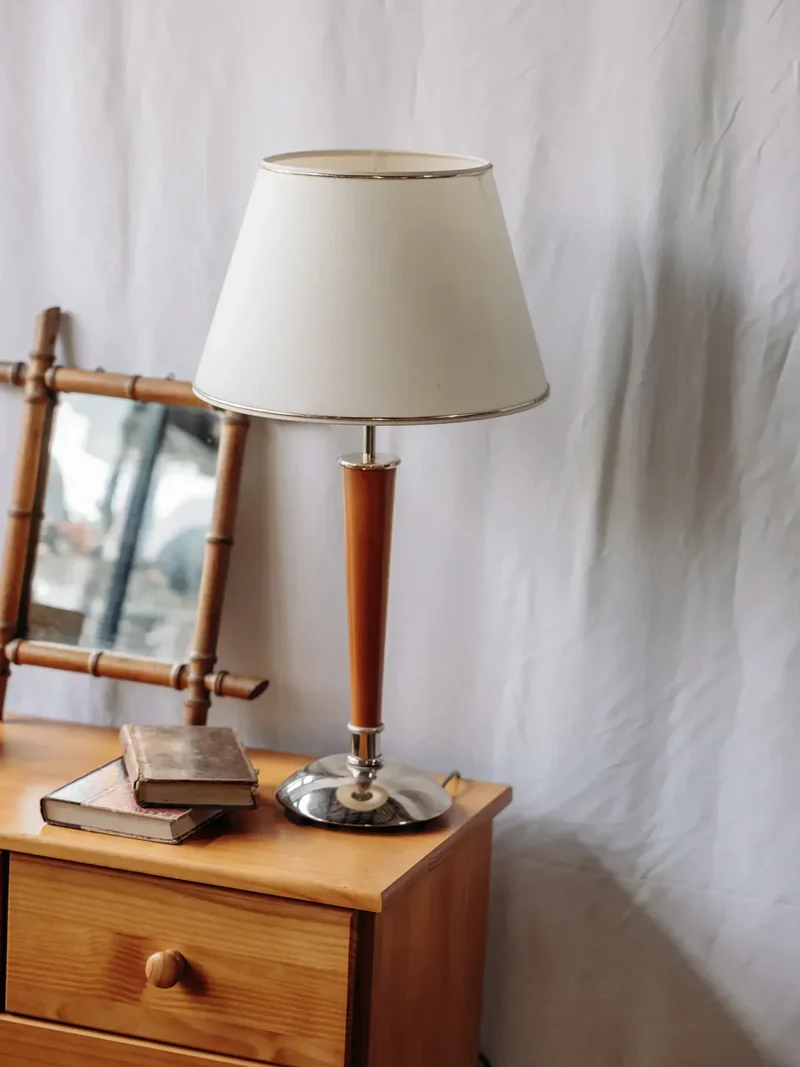 Julia, la grande lampe à poser en bois N°52