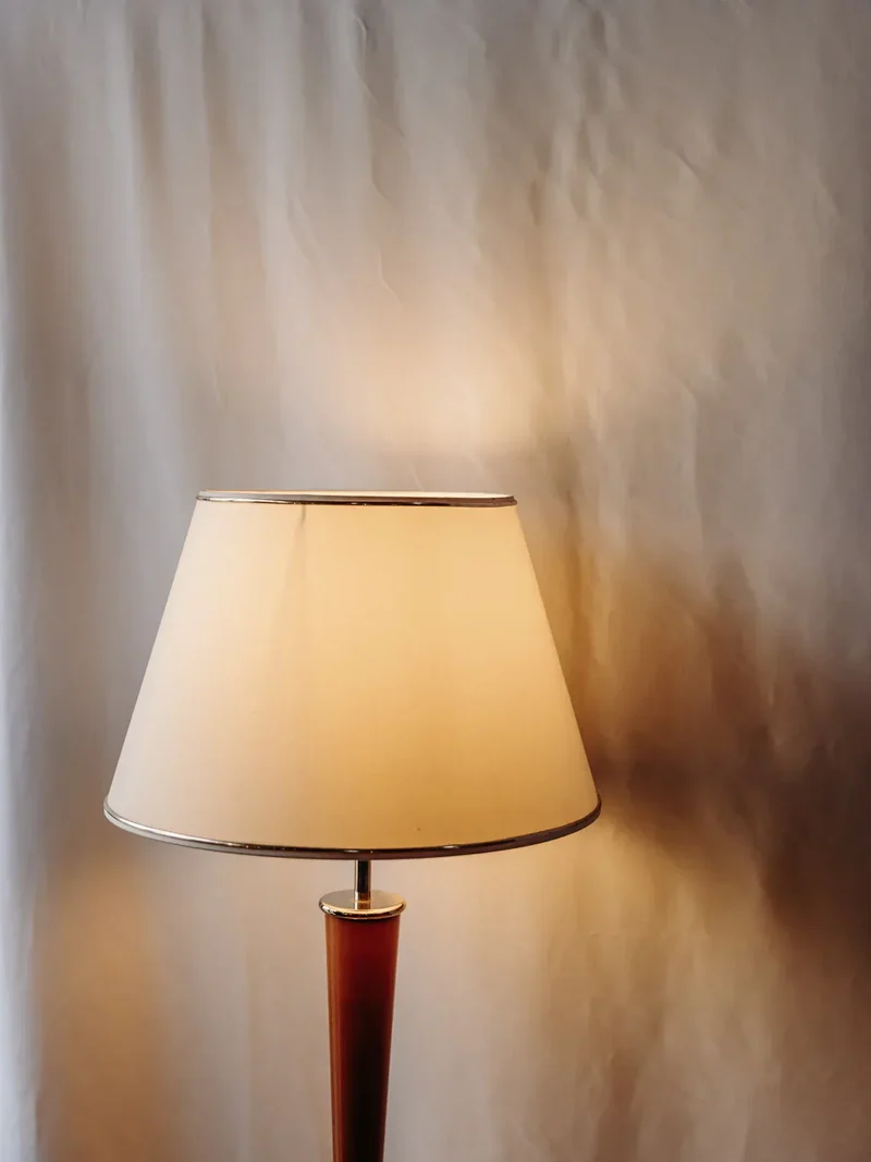 Julia, la grande lampe à poser en bois N°52