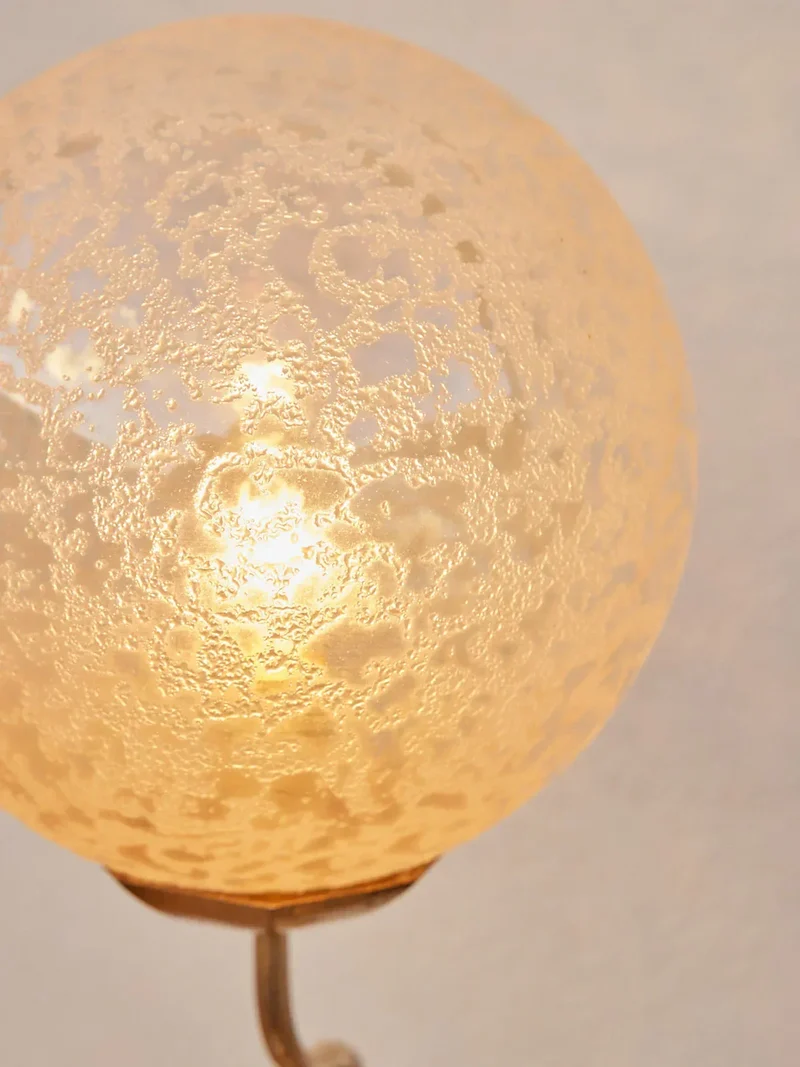 Julia, la lampe à poser en laiton N°503