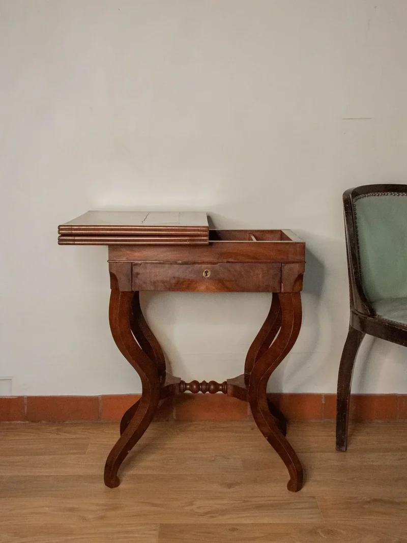Francine, la table de jeux en bois N°524