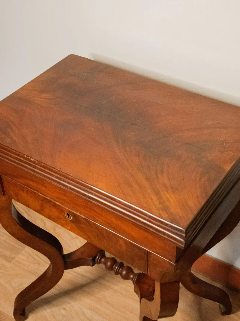 Francine, la table de jeux en bois N°524