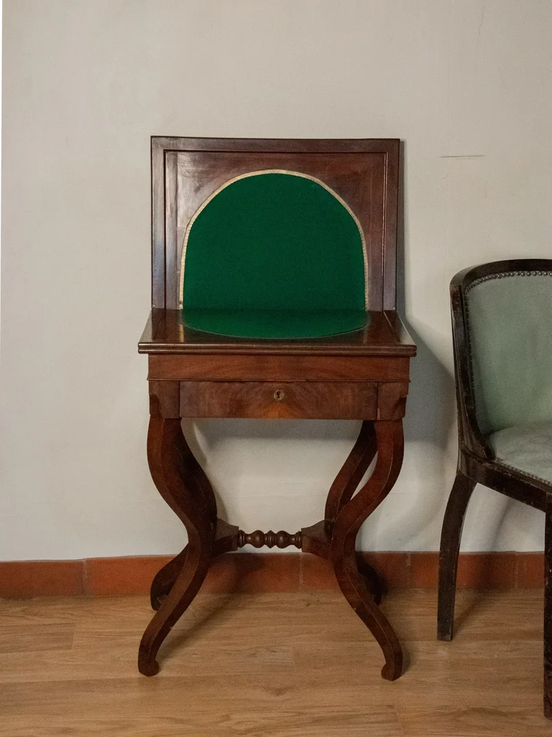 Francine, la table de jeux en bois N°524