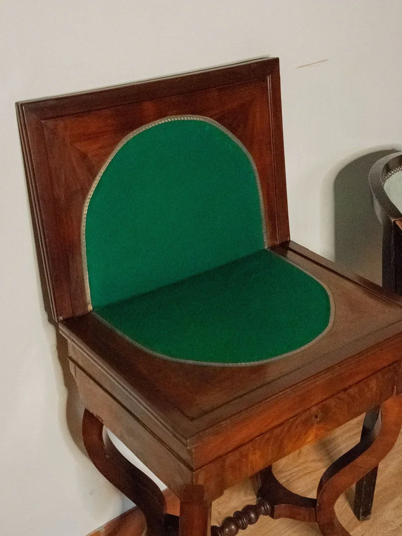 Francine, la table de jeux en bois N°524