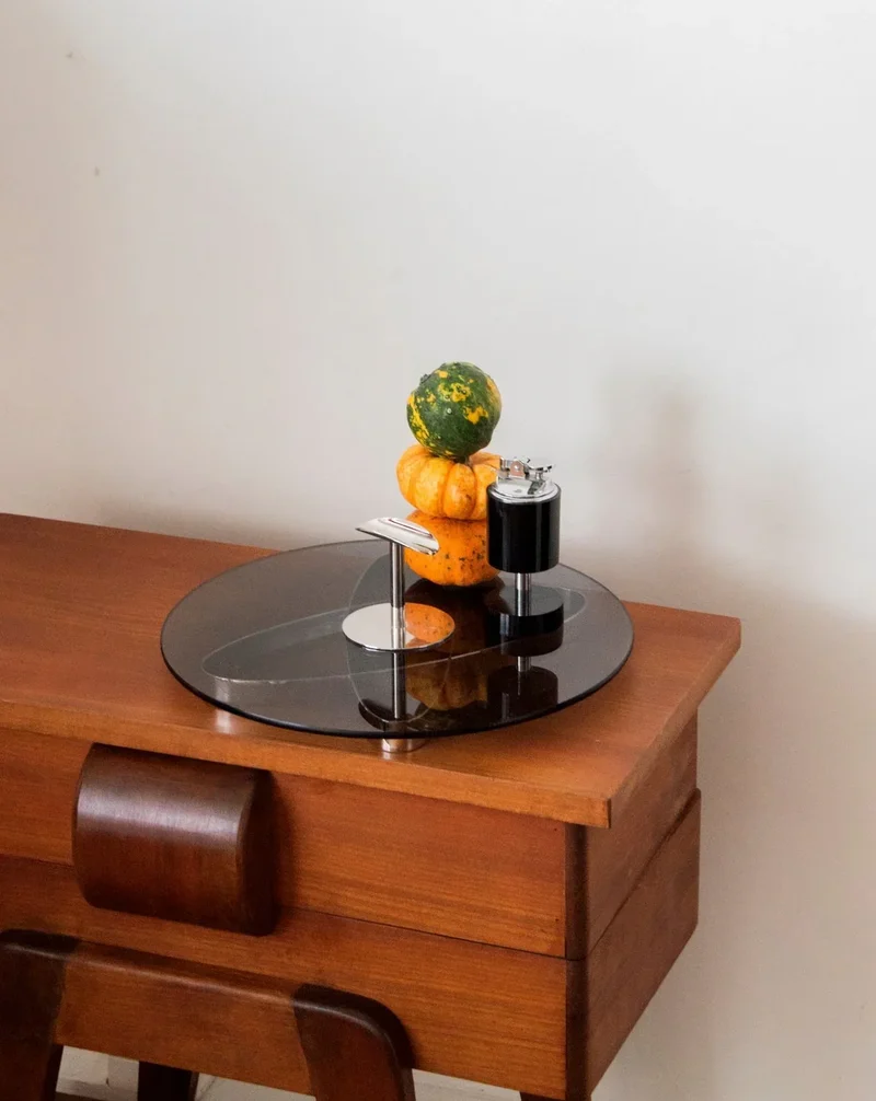 Marcel, le plateau rond en verre fumé N°118