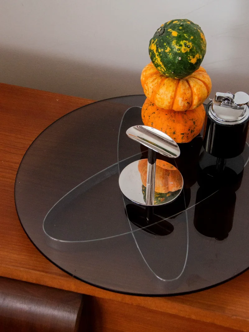 Marcel, le plateau rond en verre fumé N°118