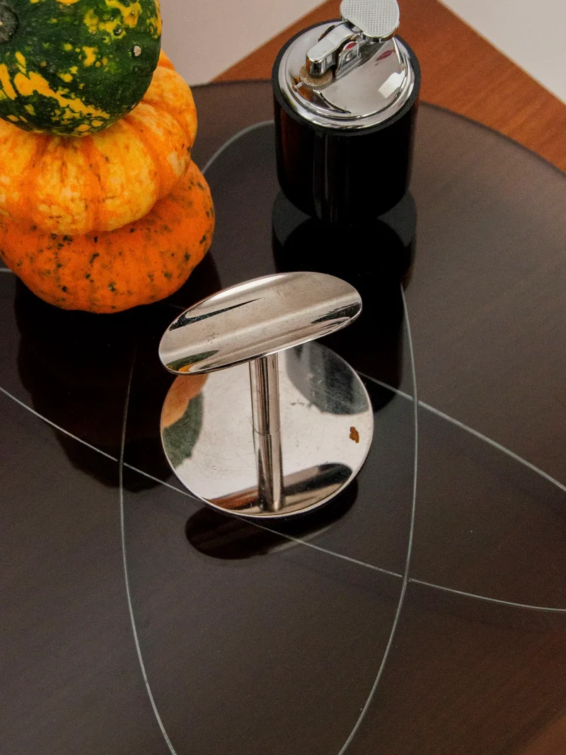 Marcel, le plateau rond en verre fumé N°118