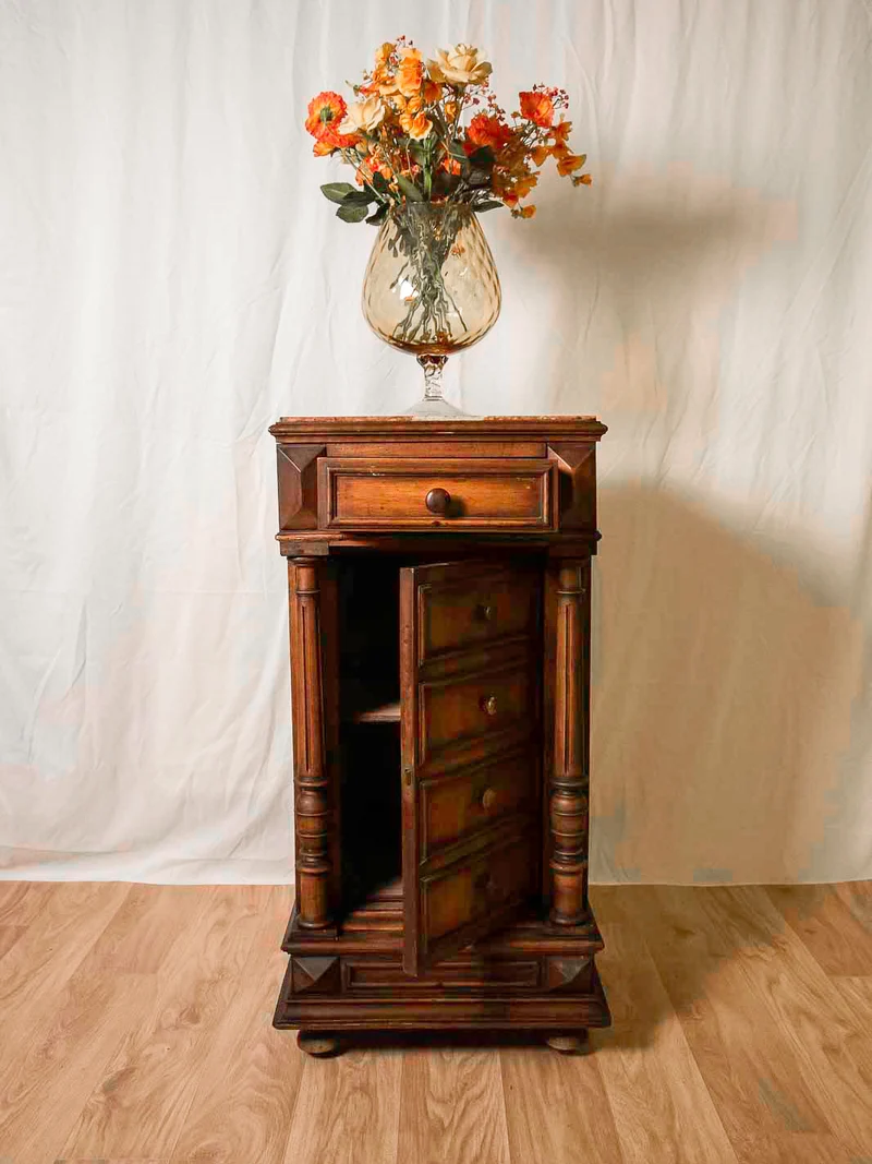 Odile, la table de chevet en bois N°573