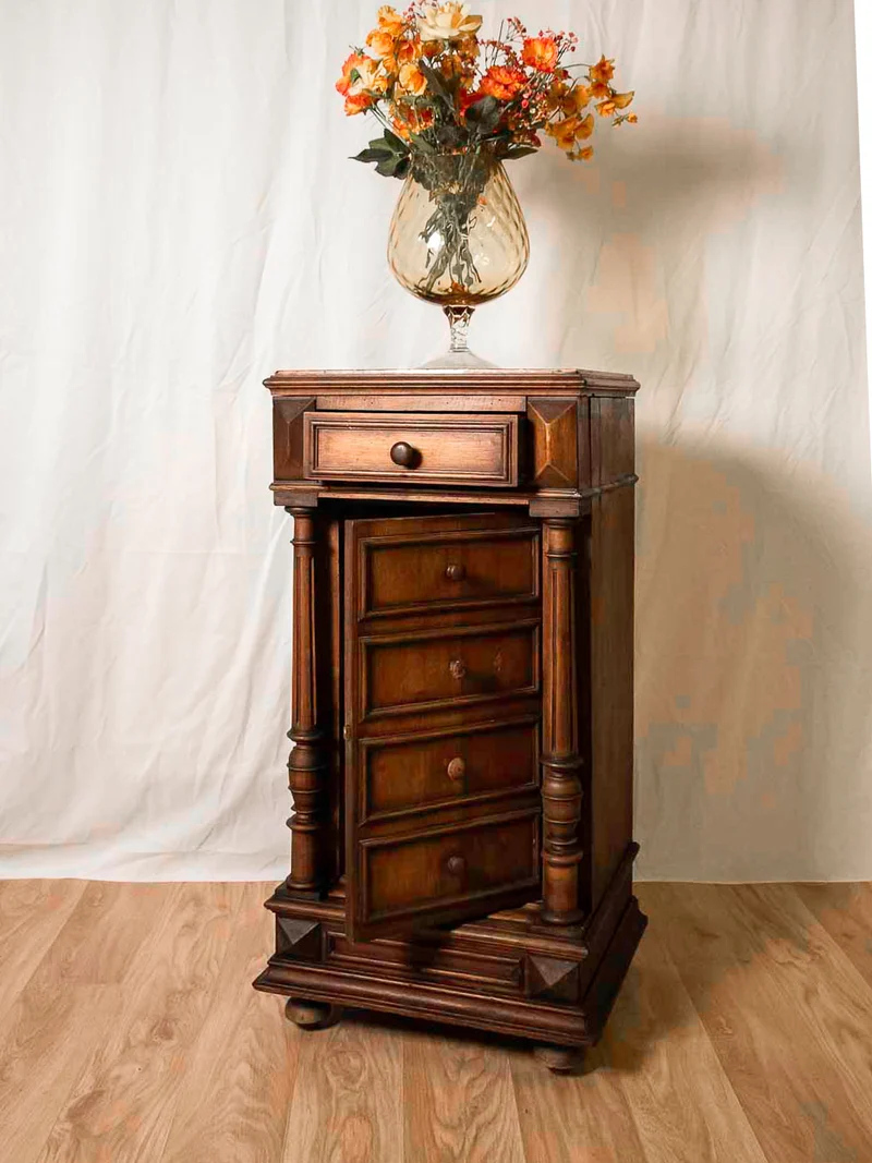 Odile, la table de chevet en bois N°573