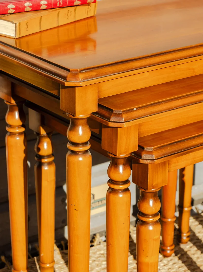 Barbara, les tables gigognes en bois N°95
