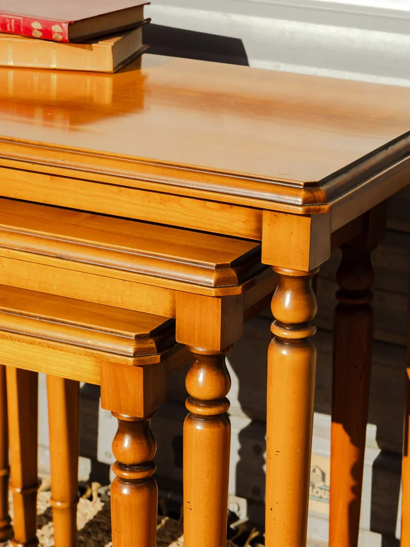 Barbara, les tables gigognes en bois N°95