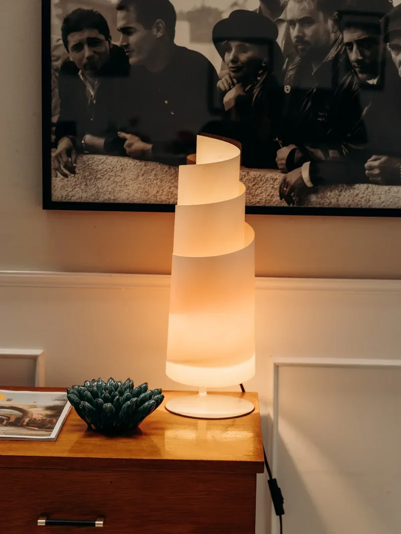 Julia, la lampe à poser en spirale N°490