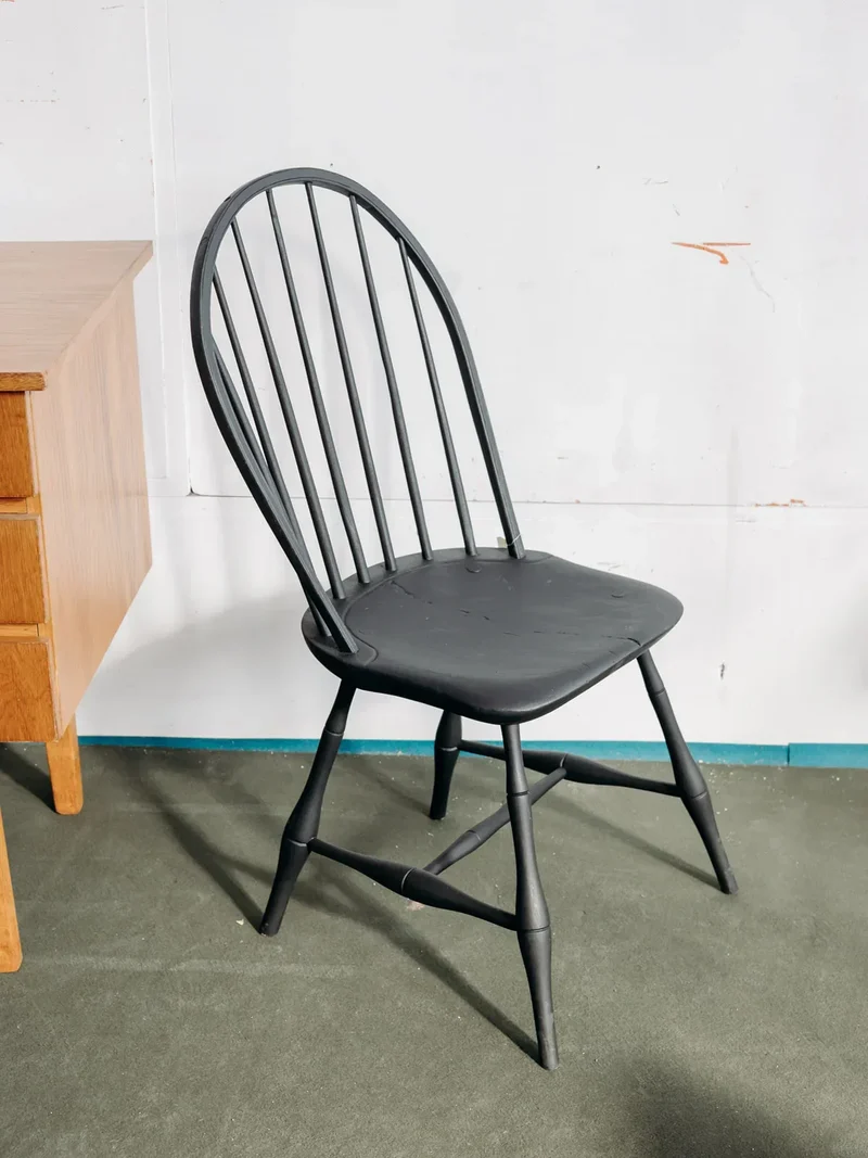 Alma, la chaise noire en bois N°921