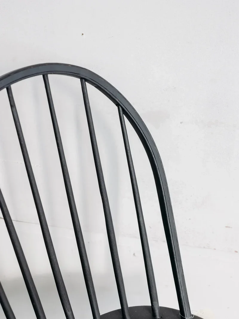 Alma, la chaise noire en bois N°921