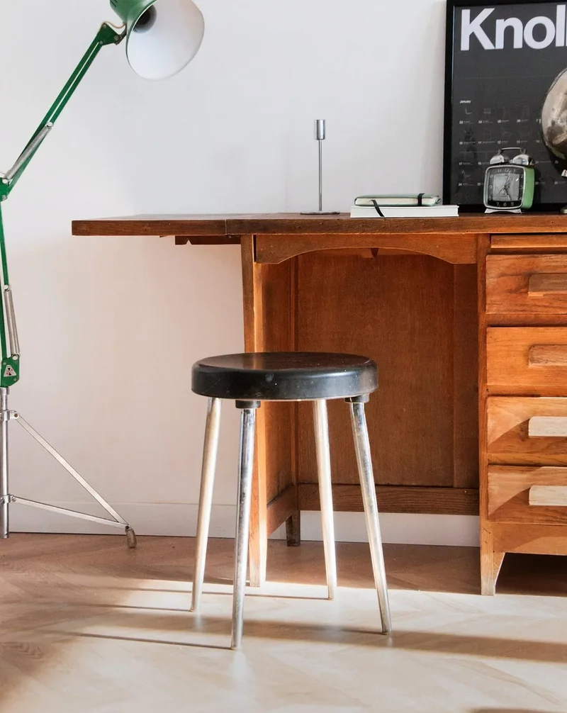 Axel, le tabouret rond en bakélite N°525