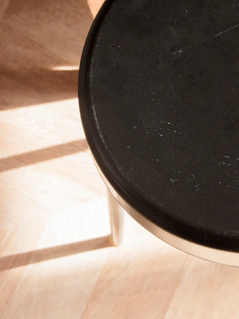 Axel, le tabouret rond en bakélite N°525