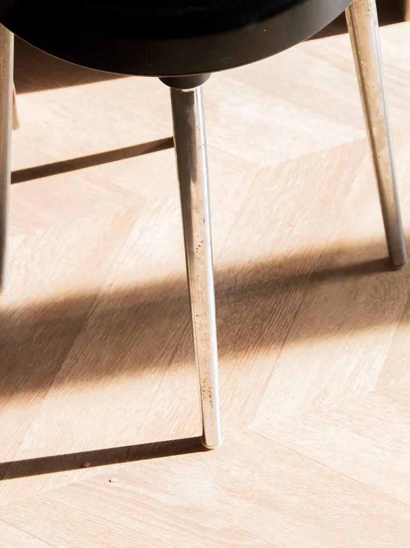 Axel, le tabouret rond en bakélite N°525