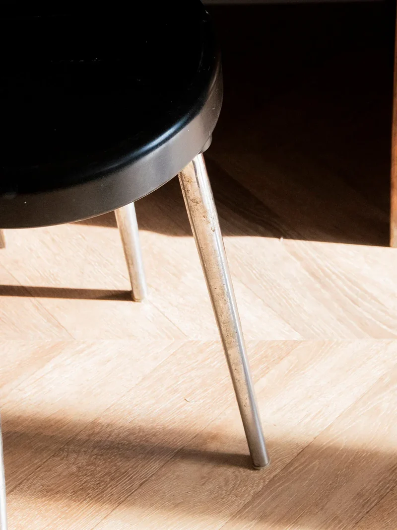 Axel, le tabouret rond en bakélite N°525
