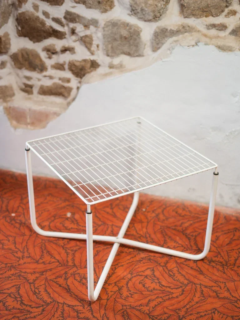 Donna, la table basse en métal N°472