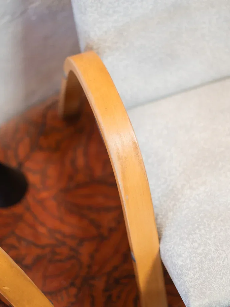 Jakob, le fauteuil en tissu blanc N°600
