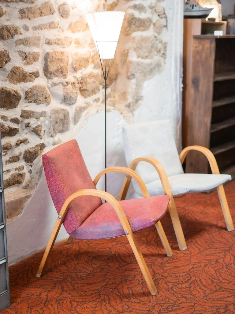 Jakob, le fauteuil en tissu rouge N°599
