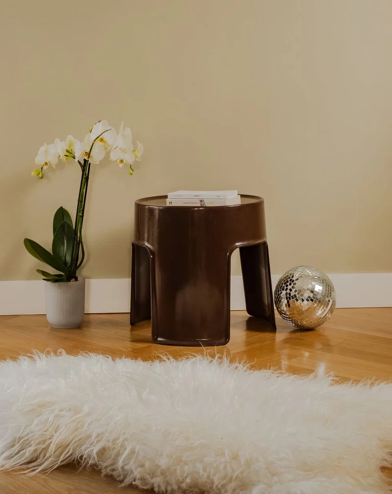Axel, le tabouret en plastique marron N°532